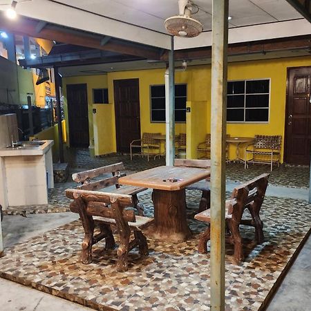 Lagenda Resthouse Cenang Beach Пантай Ченанг Екстериор снимка