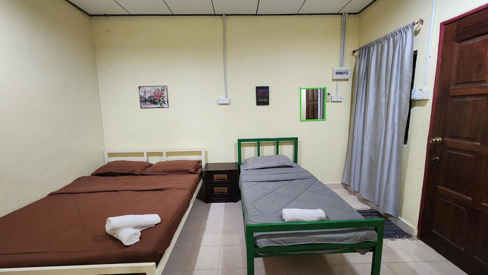 Lagenda Resthouse Cenang Beach Пантай Ченанг Екстериор снимка