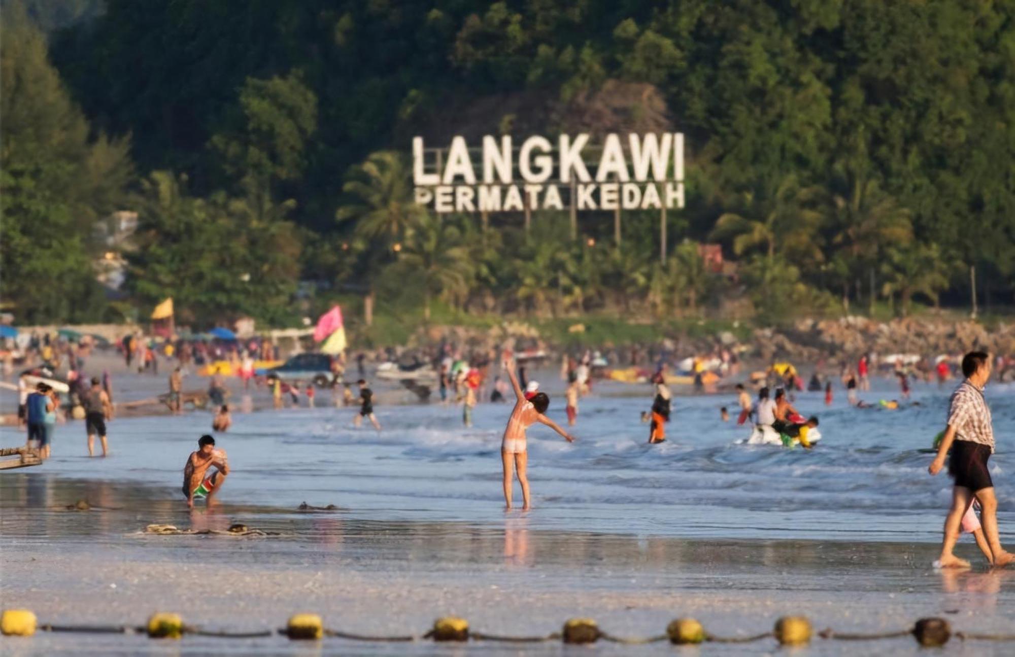 Lagenda Resthouse Cenang Beach Пантай Ченанг Екстериор снимка